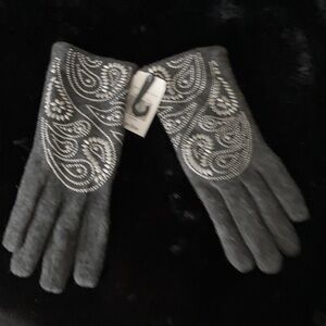 Chic Gray Embroidered Gloves